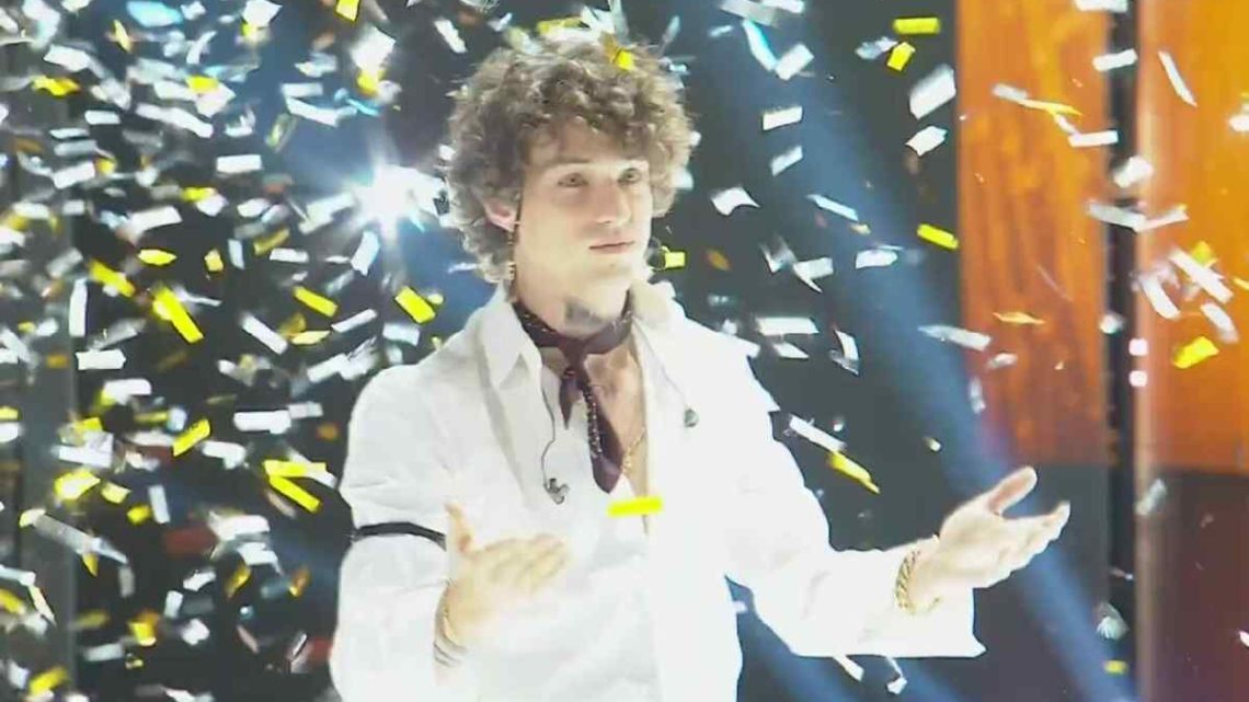 Irama ha vinto Amici Speciali, il monologo per Floyd ha emozionato tutti Irama ha vinto Amici Speciali, il monologo per Floyd ha emozionato tutti
