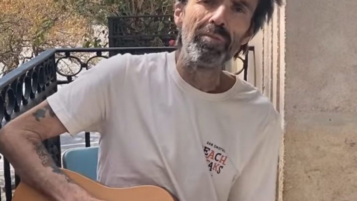 Pau Dones, il cantante degli Jarabe de Palo muore di cancro a 53 anni Pau Dones, il cantante degli Jarabe de Palo muore di cancro a 53 anni