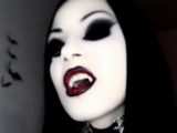lilith-vampira-vive-bevendo-sangue