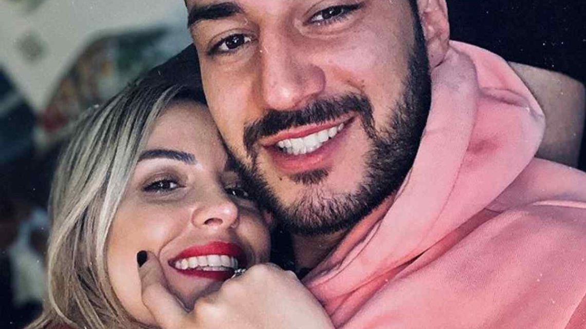Lorenzo Riccardi svela: “Con Claudia dormo pochissime volte” Lorenzo Riccardi svela: “Con Claudia dormo pochissime volte”