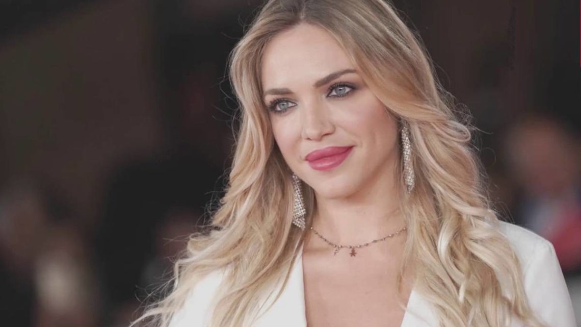 Nasce Love Game su Rai 2: ecco come funziona il programma con Carolina Rey Nasce Love Game su Rai 2: ecco come funziona il programma con Carolina Rey