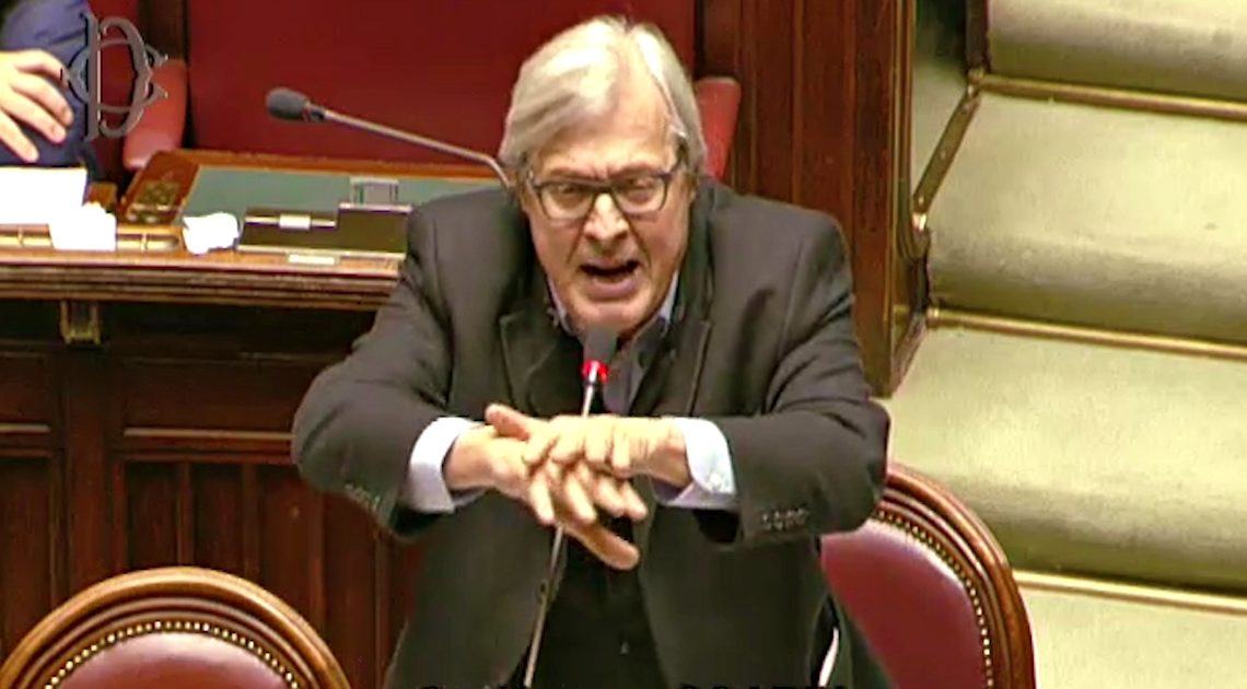 Sgarbi fuori dalla Camera di peso: sui social non si parla d’altro – VIDEO