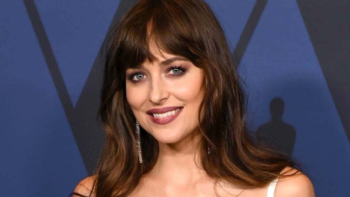 Chi è Dakota Johnson, dalle 50 sfumature al coming out da bisessuale Chi è Dakota Johnson, dalle 50 sfumature al coming out da bisessuale
