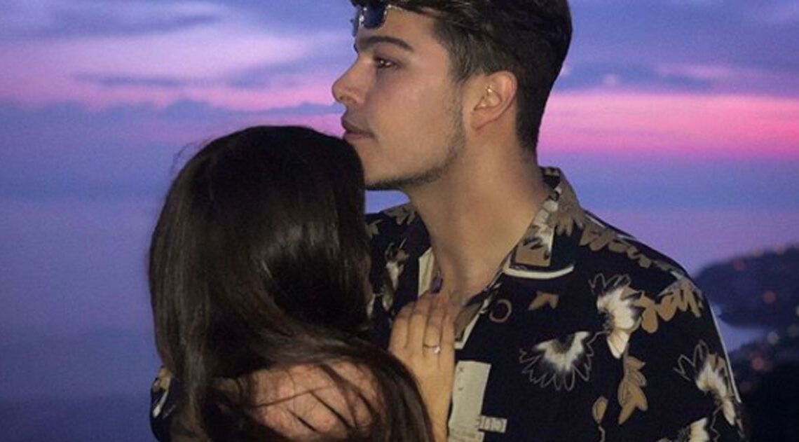 Fiocco rosa per Stash dei The Kolors: il sesso del bebé rivelato con una canzone dei Beatles Fiocco rosa per Stash dei The Kolors: il sesso del bebé rivelato con una canzone dei Beatles