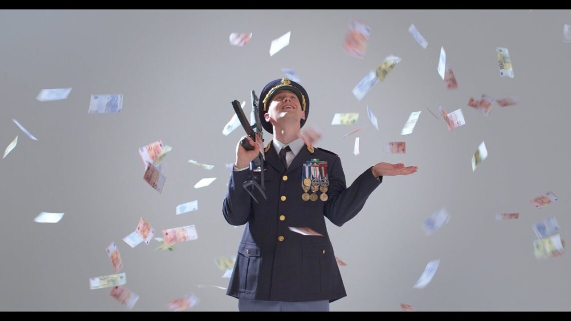 Fuori Beretta: alcuni riferimenti nel video di Massimo Pericolo Fuori Beretta: alcuni riferimenti nel video di Massimo Pericolo