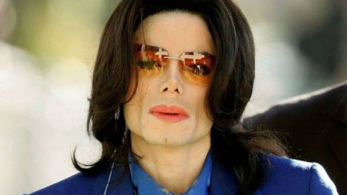Parla l’ex bodyguard di Michael Jackson: svelati i retroscena della “stanza dei bambini” Parla l’ex bodyguard di Michael Jackson: svelati i retroscena della “stanza dei bambini”