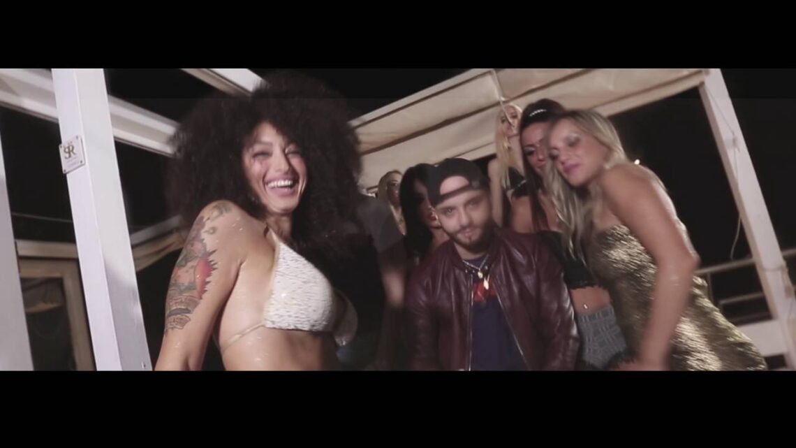 Chi è Vale Lambo? Le cinque canzoni più famose dell’artista napoletano Chi è Vale Lambo? Le cinque canzoni più famose dell’artista napoletano