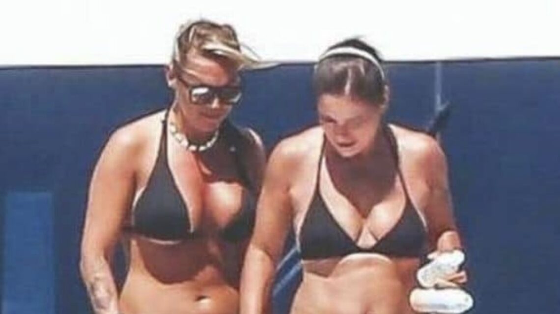 Francesca Pascale e Turci paparazzate insieme, la reazione della cantante su Instagram: “Mi sono rotta” Francesca Pascale e Turci paparazzate insieme, la reazione della cantante su Instagram: “Mi sono rotta”
