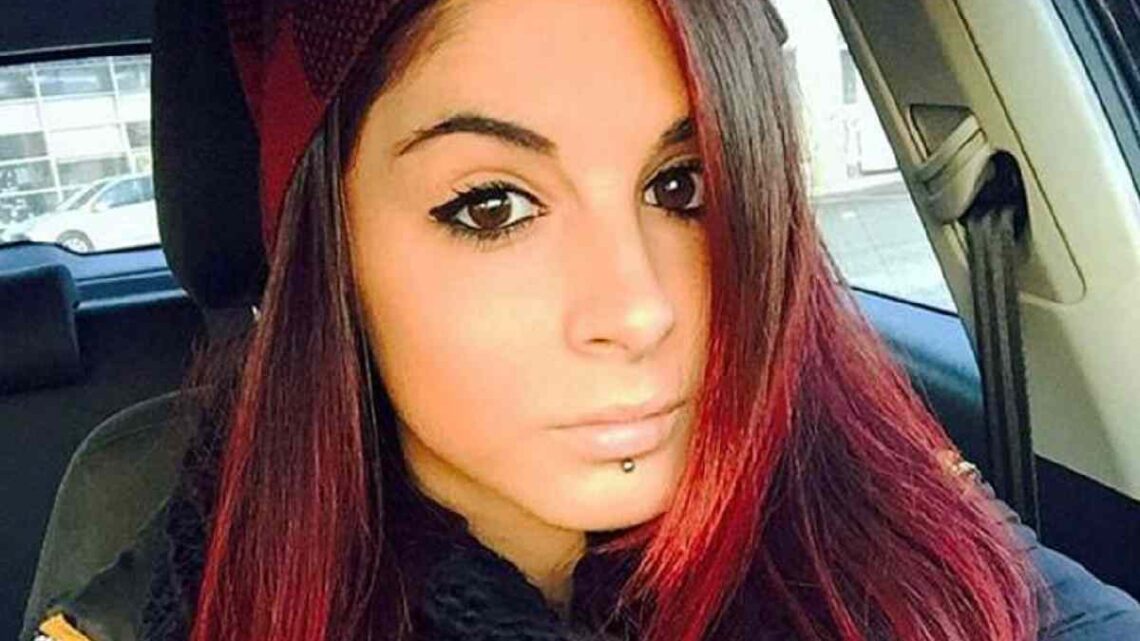 Chi è Giulia Latorre? La figlia di uno dei marò torna a parlare della sua omosessualità: “Amo le donne” Chi è Giulia Latorre? La figlia di uno dei marò torna a parlare della sua omosessualità: “Amo le donne”