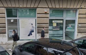 Follia all’Esquilino, 20enne egiziano mostra i genitali ad un’impiegata delle Poste: “Ora ti faccio vedere il documento” Follia all’Esquilino, 20enne egiziano mostra i genitali ad un’impiegata delle Poste: “Ora ti faccio vedere il documento”