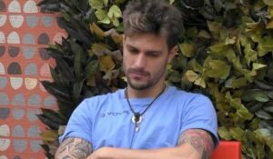 Andrea Zelletta parla dei genitori e piange al Grande Fratello Vip: “Sono stato egoista” Andrea Zelletta parla dei genitori e piange al Grande Fratello Vip: “Sono stato egoista”