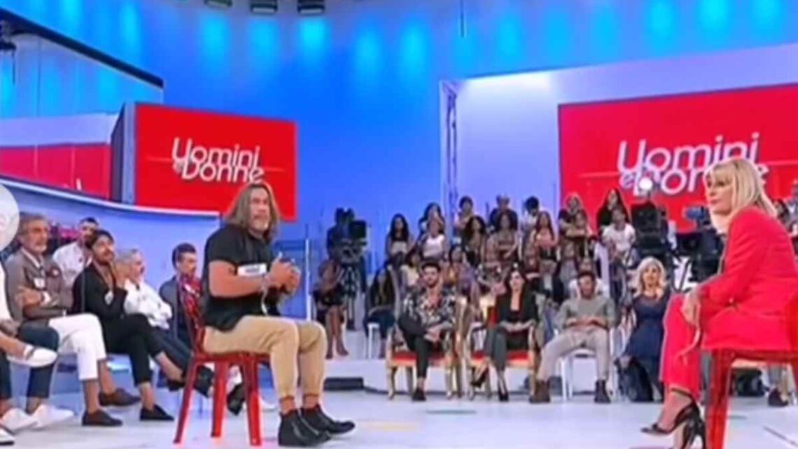 Uomini e Donne, anticipazioni: Gemma e Paolo non si frequentano più, Armando protagonista di un triangolo amoroso Uomini e Donne, anticipazioni: Gemma e Paolo non si frequentano più, Armando protagonista di un triangolo amoroso