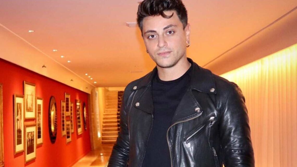Chi è Virginio Simonelli? Biografia e carriera del concorrente di Tale e Quale Show Chi è Virginio Simonelli? Biografia e carriera del concorrente di Tale e Quale Show