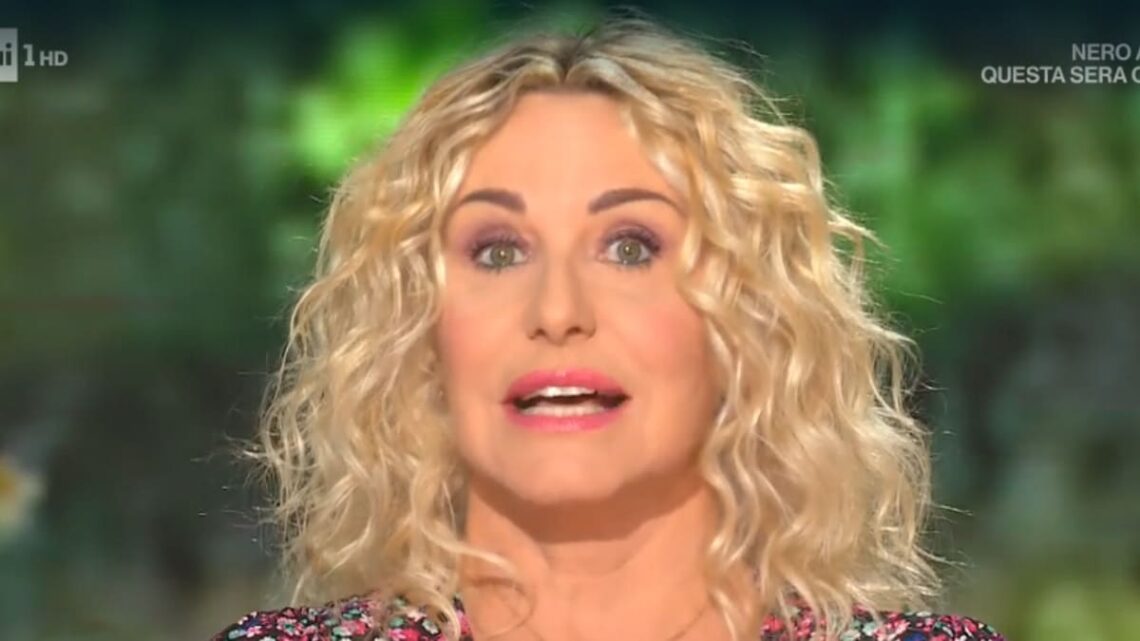 Antonella Clerici, il grande ritorno con “E’ sempre mezzogiorno”. Ed è subito topic trend su Twitter Antonella Clerici, il grande ritorno con “E’ sempre mezzogiorno”. Ed è subito topic trend su Twitter
