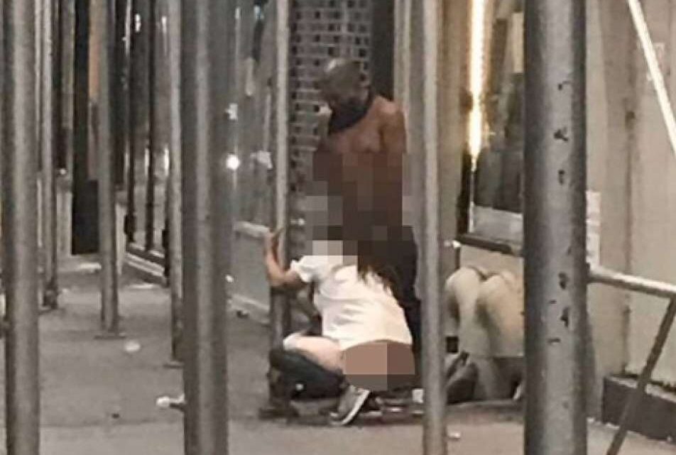 Urina e pratica fellatio in pubblico, la Upper West Side di Manhattan travolta dal degrado Urina e pratica fellatio in pubblico, la Upper West Side di Manhattan travolta dal degrado