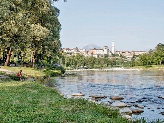 Momenti di passione ai bordi del fiume costano carissimi ad una coppia di 30enni: 13.500 euro di multa