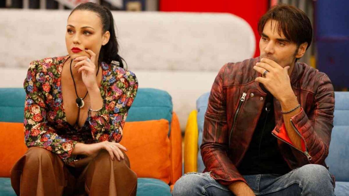 Adua Del Vesco e Massimiliano Morra, storia finta. Parla lui: “Non sono gay, non l’ho usata”, lei chiede scusa Adua Del Vesco e Massimiliano Morra, storia finta. Parla lui: “Non sono gay, non l’ho usata”, lei chiede scusa