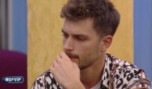 Andrea Zelletta fuori dal Grande Fratello Vip. Oppini spiega: “Non è in Casa per motivi personali” Andrea Zelletta fuori dal Grande Fratello Vip. Oppini spiega: “Non è in Casa per motivi personali”