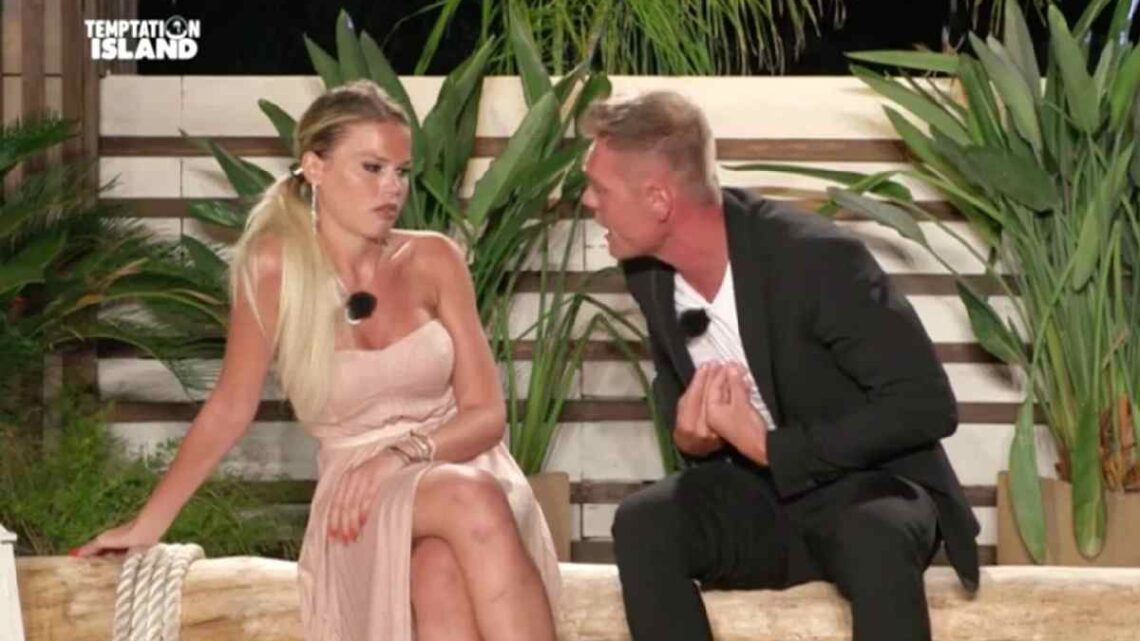 Carlotta e Nello lasciano insieme Temptation Island Nip: lui vuole sposarla Carlotta e Nello lasciano insieme Temptation Island Nip: lui vuole sposarla