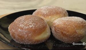 Cotto e Mangiato, ricetta 21 ottobre 2020: bombe fritte Cotto e Mangiato, ricetta 21 ottobre 2020: bombe fritte