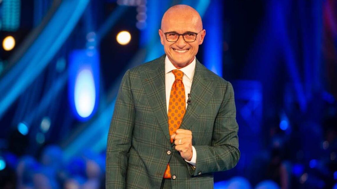 Nuovo concorrente gay al Grande Fratello Vip: Signorini asseconda la richiesta di Tommaso Zorzi Nuovo concorrente gay al Grande Fratello Vip: Signorini asseconda la richiesta di Tommaso Zorzi