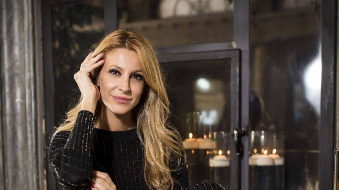 Adriana Volpe è di nuovo single? Ecco cosa dicono le ultime indiscrezioni di Alfonso Signorini apparse su “Chi” Adriana Volpe è di nuovo single? Ecco cosa dicono le ultime indiscrezioni di Alfonso Signorini apparse su “Chi”