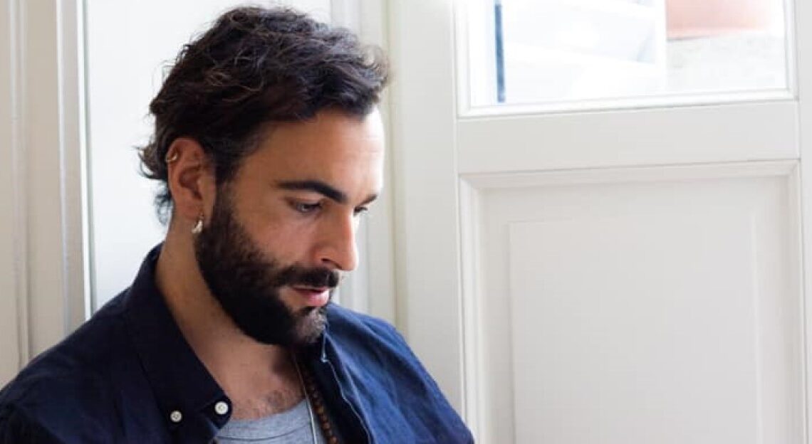 Duemila Volte è platino: il successo dell’album di Mengoni manda in visibilio i fan #DuemilaVoltePlatino