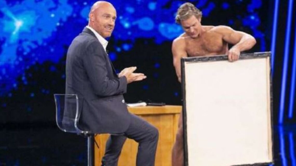 Tu si que vales, la performance artistica col pene di un 41enne canadese (che ha preso quattro sì) Tu si que vales, la performance artistica col pene di un 41enne canadese (che ha preso quattro sì)