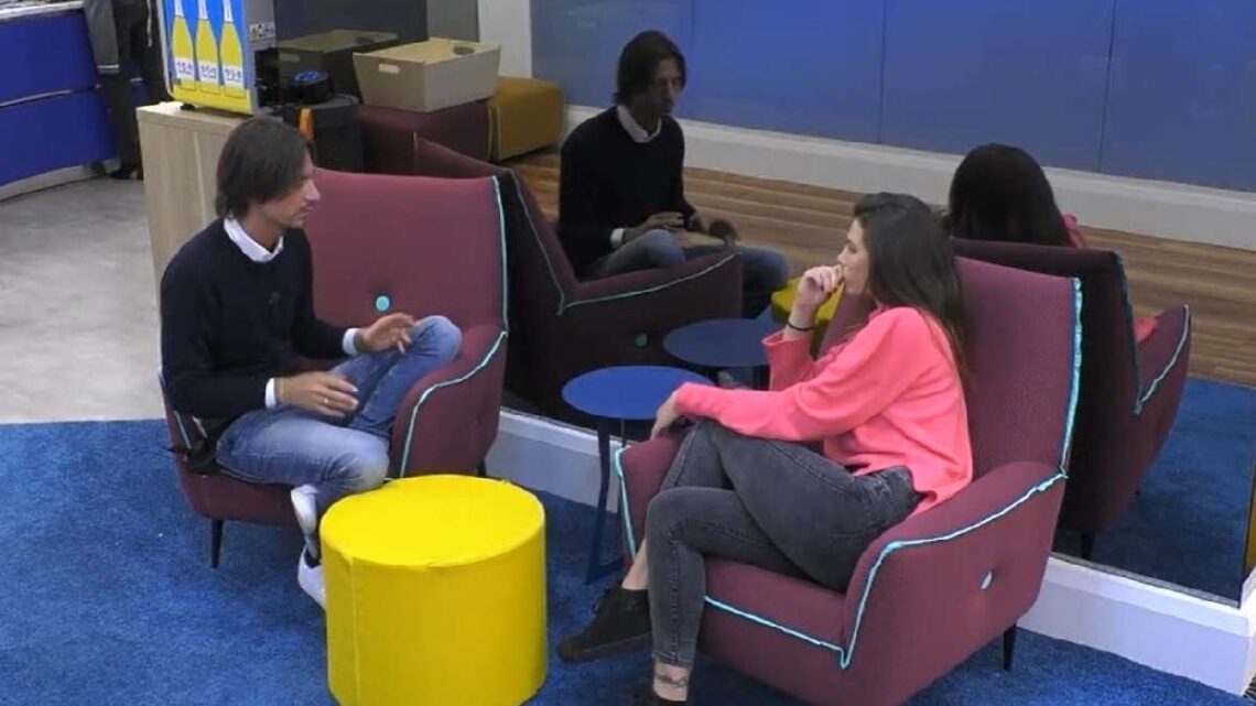 Dayane Mello scrive una lettera a Oppini: i due fanno pace dopo un confronto Dayane Mello scrive una lettera a Oppini: i due fanno pace dopo un confronto