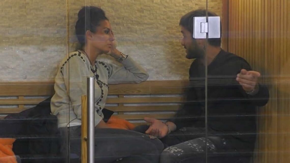 Elisabetta Gregoraci contro Pretelli: “Non mi fidanzerei con te”, la giefina è gelosa di Giulia Elisabetta Gregoraci contro Pretelli: “Non mi fidanzerei con te”, la giefina è gelosa di Giulia