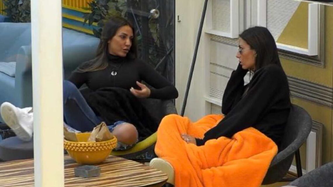 Gregoraci e Selvaggia Roma, confronto dopo la lite: Elisabetta svela perché frena con Pretelli Gregoraci e Selvaggia Roma, confronto dopo la lite: Elisabetta svela perché frena con Pretelli