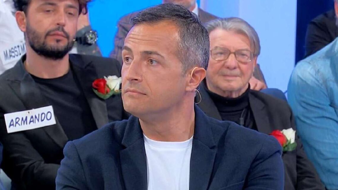 Uomini e Donne, oggi: nuova rivalità tra Riccardo e Armando? Davide attacca Beatrice