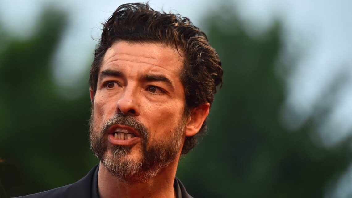 Vaccino anti-Covid, Alessandro Gassman: “Non te lo fai? Non puoi andare nei bar, nei cinema e nei negozi”. E c’è chi lo paragona a Hitler Vaccino anti-Covid, Alessandro Gassman: “Non te lo fai? Non puoi andare nei bar, nei cinema e nei negozi”. E c’è chi lo paragona a Hitler