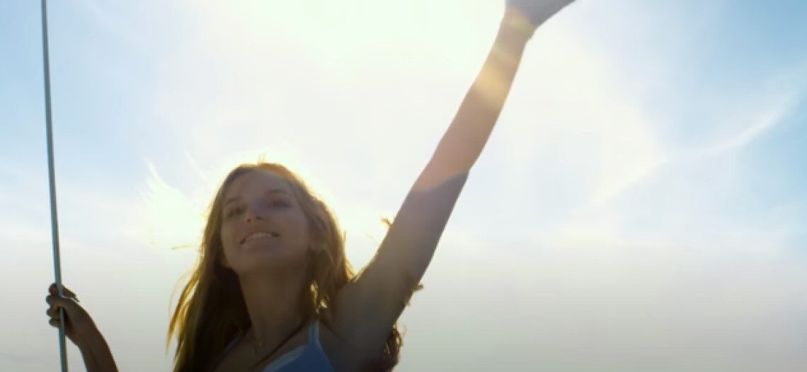 Il sole a mezzanotte – Midnight Sun: trama e curiosità sul film sentimentale del 2018 Il sole a mezzanotte – Midnight Sun: trama e curiosità sul film sentimentale del 2018
