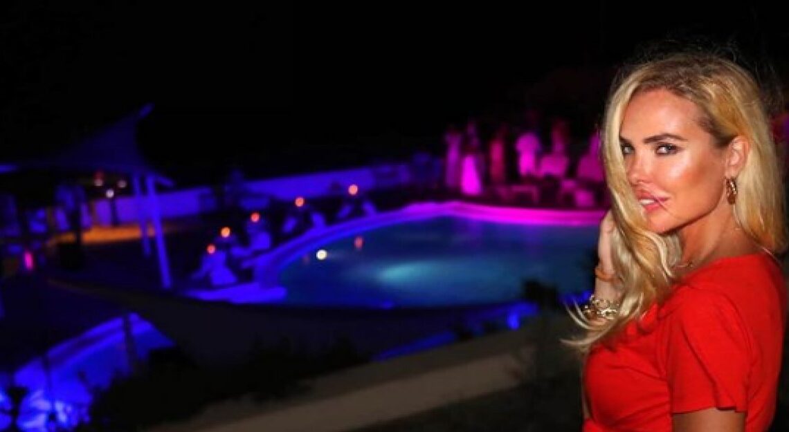 Ilary Blasi conduttrice dell’Isola dei Famosi 2021: sostituisce Alessia Marcuzzi alla conduzione del reality Ilary Blasi conduttrice dell’Isola dei Famosi 2021: sostituisce Alessia Marcuzzi alla conduzione del reality