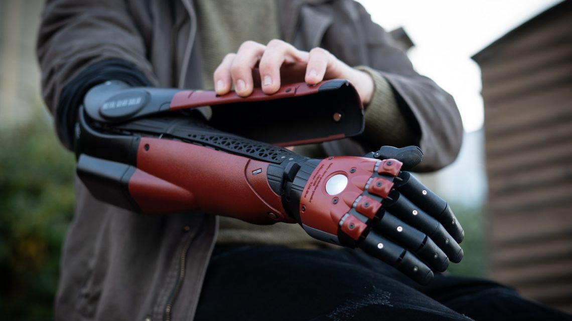 Metal Gear Solid diventa realtà: il braccio bionico di Snake a servizio della scienza