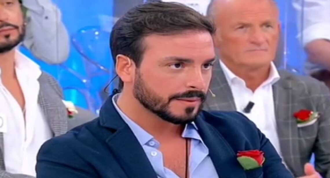 Uomini e Donne, Maria De Filippi scoppia: “Per me sei una presenza inutile nel programma”. Con chi ce l’ha? Uomini e Donne, Maria De Filippi scoppia: “Per me sei una presenza inutile nel programma”. Con chi ce l’ha?