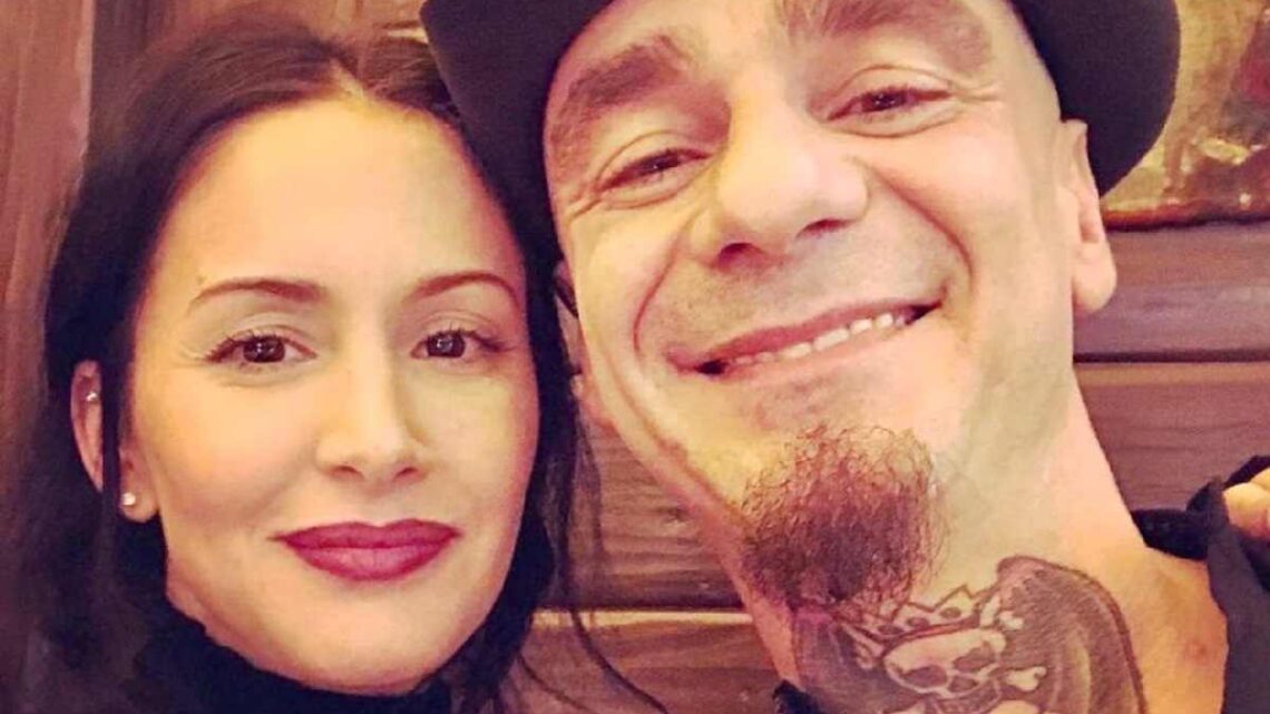 Chi è Elaina Coker, la moglie del noto cantante J-Ax? Chi è Elaina Coker, la moglie del noto cantante J-Ax?