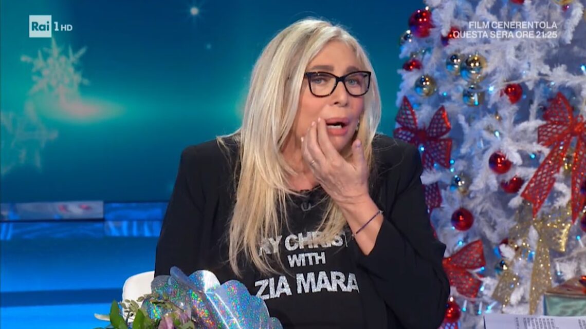 Mara Venier gaffe a Domenica In: “Mi hanno operata ai denti, potevo anche non esserci” Mara Venier gaffe a Domenica In: “Mi hanno operata ai denti, potevo anche non esserci”