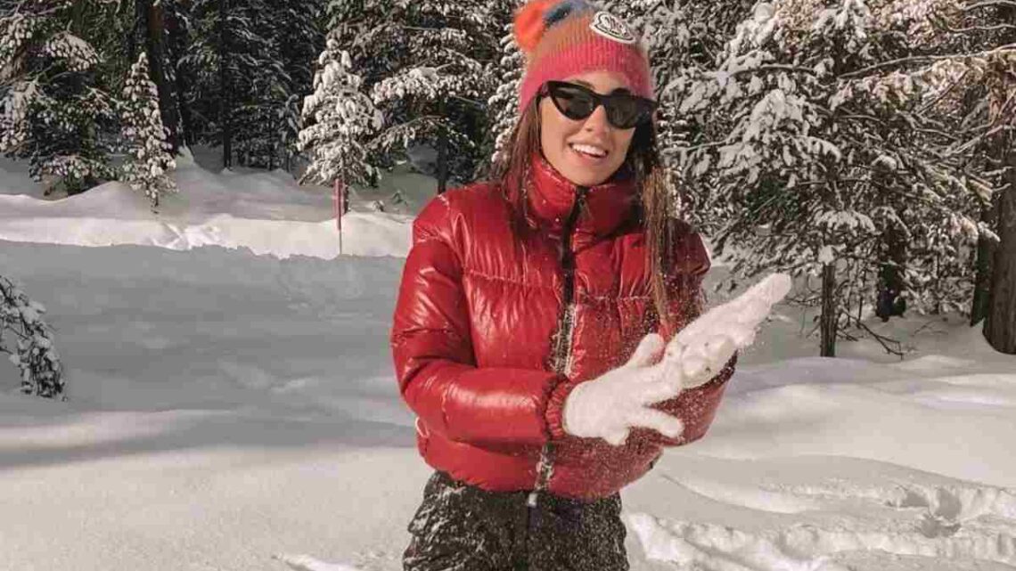 Giulia De Lellis sulla neve a Capodanno, i fan la criticano: “Per te i Dpcm non valgono”