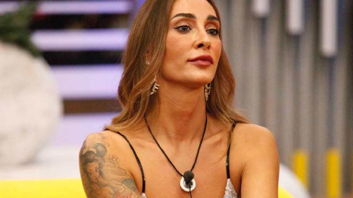 Sonia Lorenzini, gravi frasi contro Rosalinda: sul web scoppia la polemica Sonia Lorenzini, gravi frasi contro Rosalinda: sul web scoppia la polemica