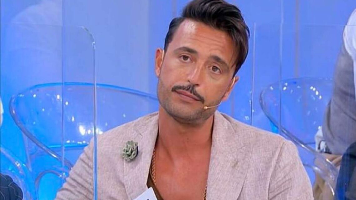 Uomini e Donne, oggi: Armando manda via Marianna, Sophie discute con Matteo Uomini e Donne, oggi: Armando manda via Marianna, Sophie discute con Matteo