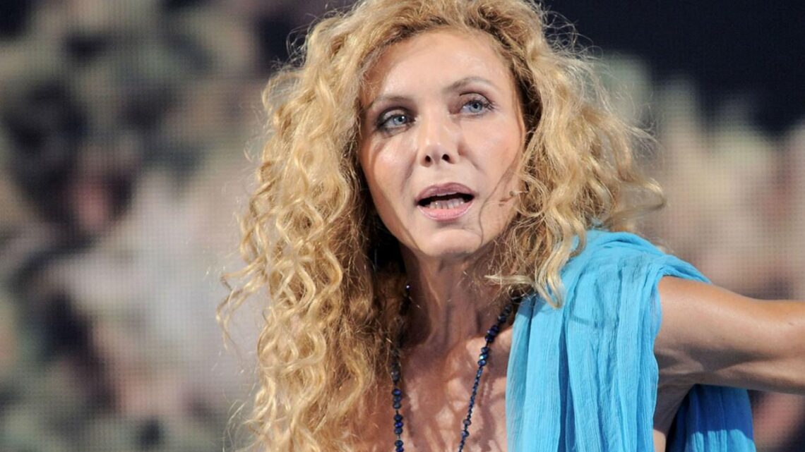 Eleonora Brigliadori contro il vaccino anti-Covid: “Modificherà il genoma umano, preferisco morire” Eleonora Brigliadori contro il vaccino anti-Covid: “Modificherà il genoma umano, preferisco morire”