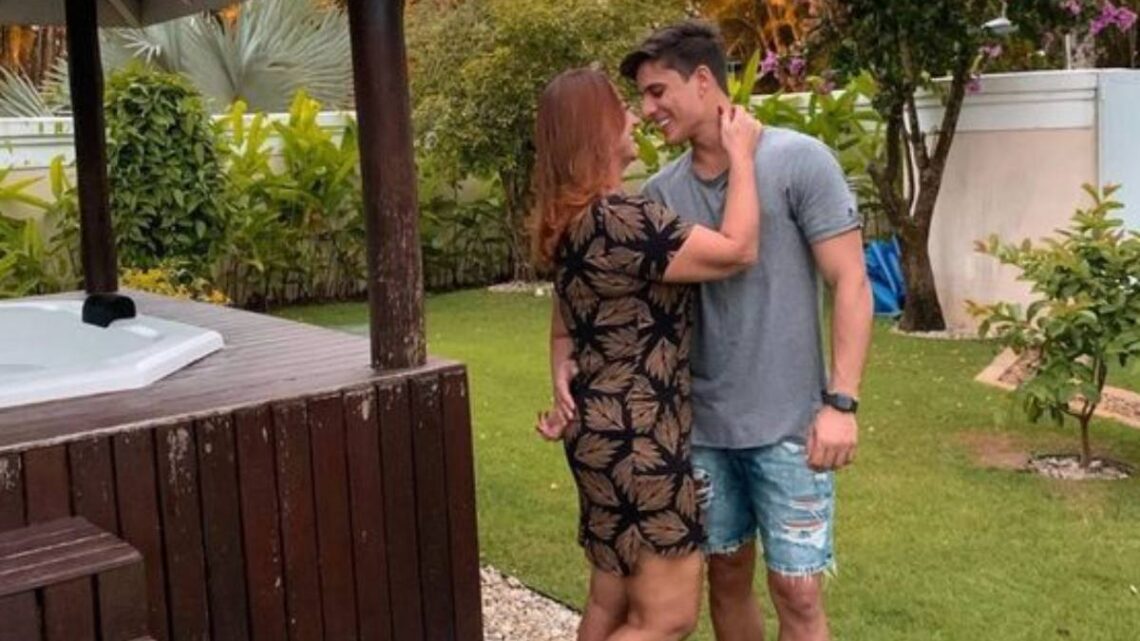 “Sono stato accoltellato”, il video del fidanzato della madre di Neymar fa il giro del web “Sono stato accoltellato”, il video del fidanzato della madre di Neymar fa il giro del web