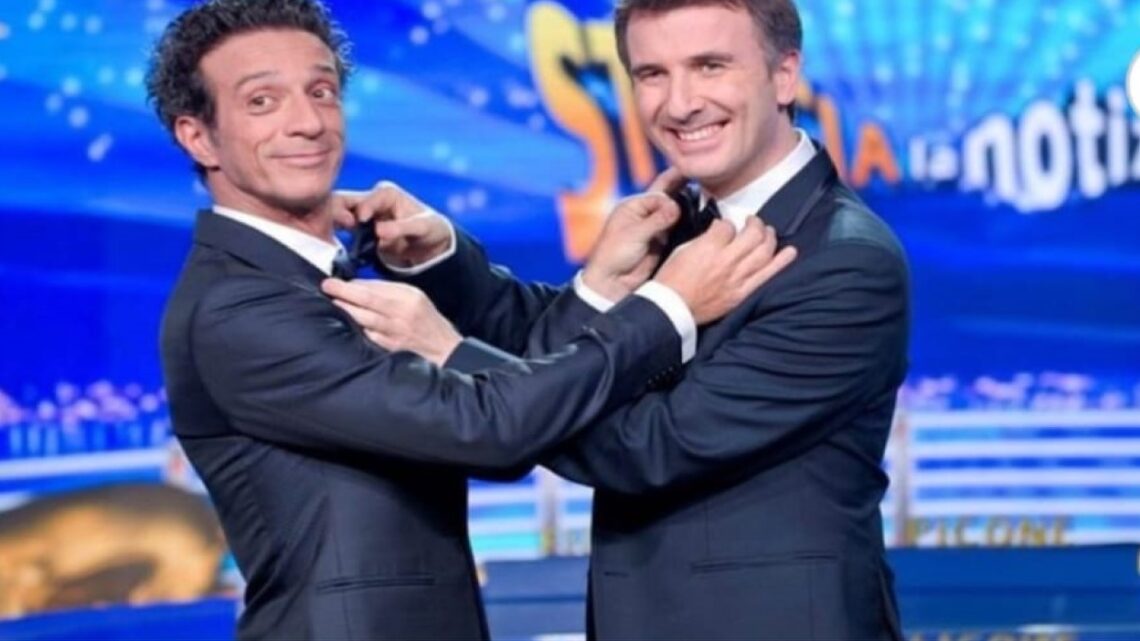 Ficarra e Picone lasciano Striscia La Notizia dopo 15 anni: “A tutti quelli che ci avete seguito in questi anni diciamo Grazieeeee” Ficarra e Picone lasciano Striscia La Notizia dopo 15 anni: “A tutti quelli che ci avete seguito in questi anni diciamo Grazieeeee”