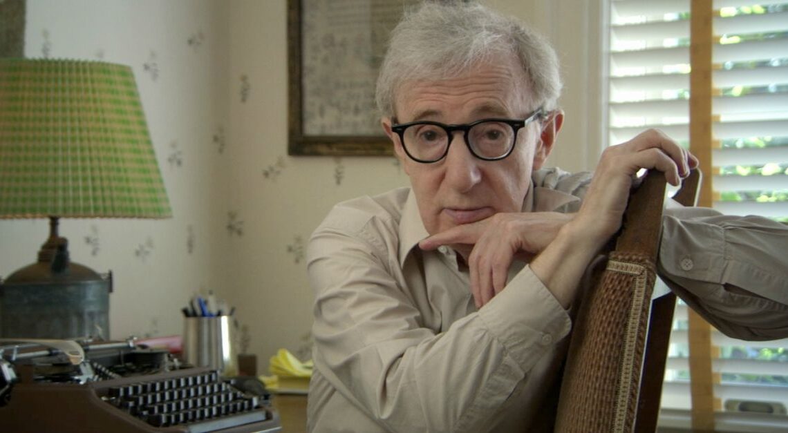 Tanti auguri a Woody Allen: il celebre attore e regista compie 85 anni. I suoi film più famosi Tanti auguri a Woody Allen: il celebre attore e regista compie 85 anni. I suoi film più famosi