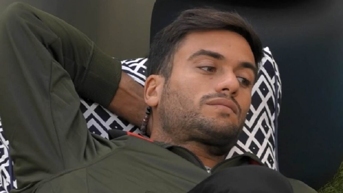 Pierpaolo Pretelli nella notte sbotta: “Spero che mio fratello abbia capito” Pierpaolo Pretelli nella notte sbotta: “Spero che mio fratello abbia capito”