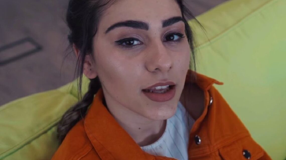 Chi è Alice Peroni, la figlia della famosa cantante Syria? Chi è Alice Peroni, la figlia della famosa cantante Syria?