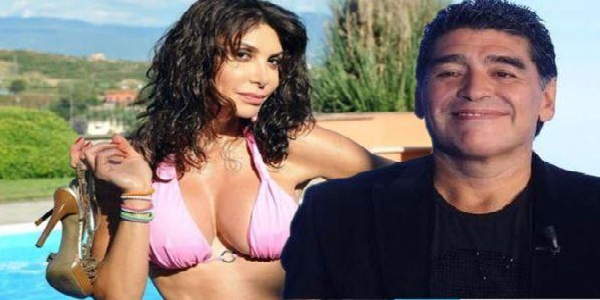 Domenica Live, Carmen Di Pietro fa chiarezza sulla foto con Maradona: “Non volevo offendere nessuno”