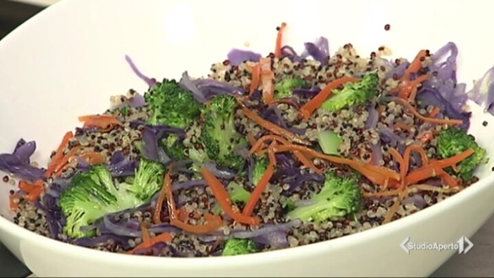 Cotto e Mangiato ricetta del 3 febbraio 2021: quinoa con verdure julienne